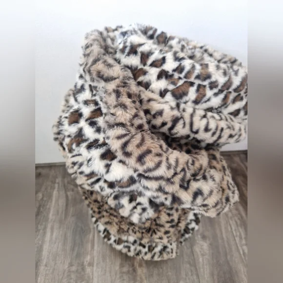 Minky Couture Leopard Print Cozy blanket - Picture 12 of 12